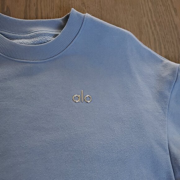ALO Yoga Women's Light Blue Sweatshirt - Picture 2 of 5